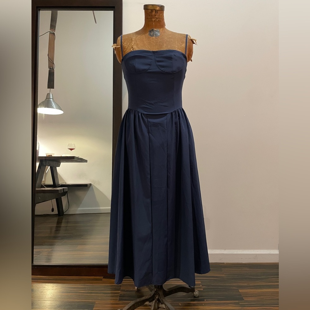 Navy Blue Sweetheart neckline, Romantic midi-dress, Never worn
